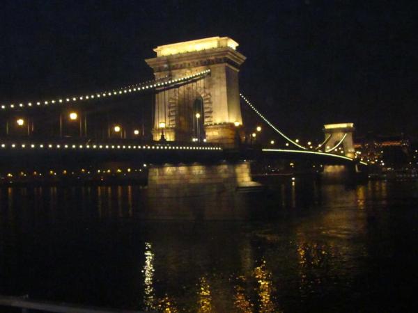 Budapest. Puente sobre el Danubio. May 3 2013